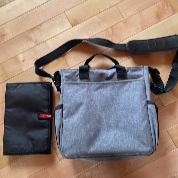 Skip hop diaper bag - Picture 2 of 4